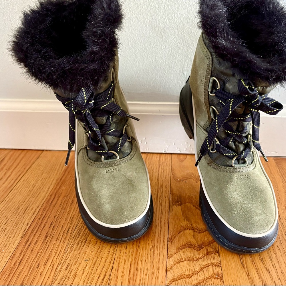 Sorel Olive and Black Faux Fur Winter Boots - Picture 3 of 5